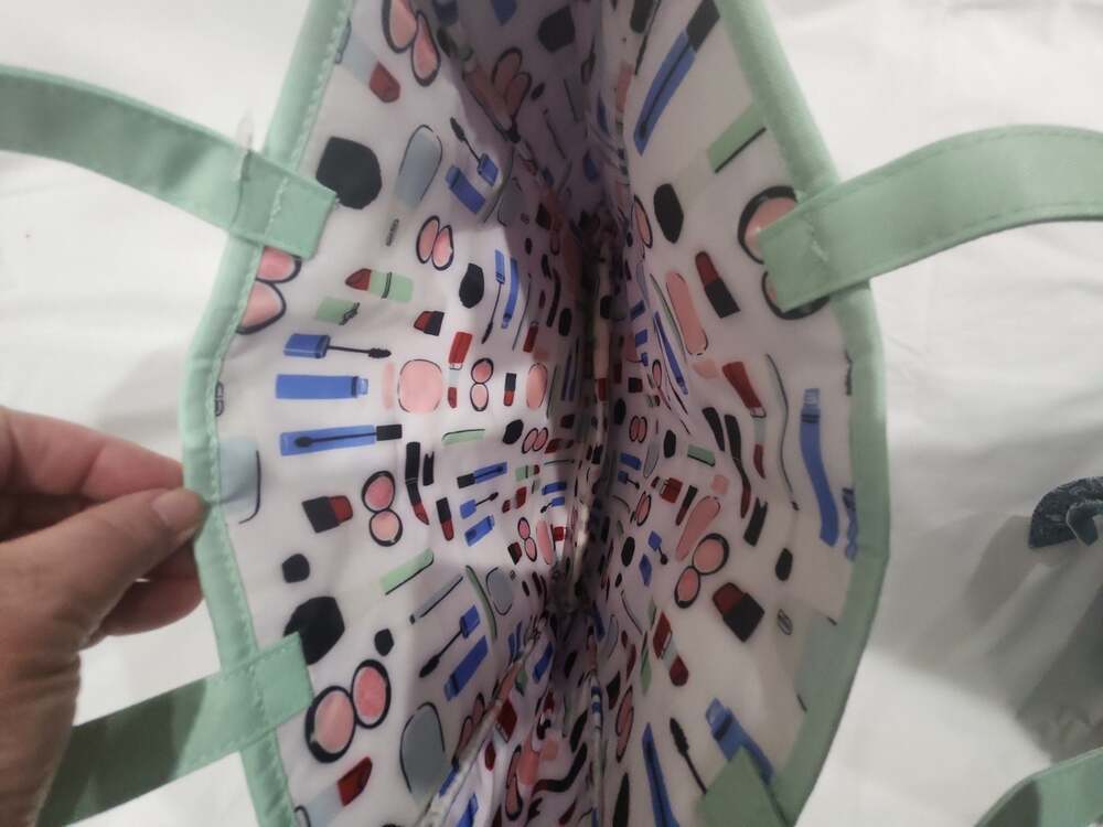 Clinique x Kate Spade New York 'Never Too Early for Lipstick' Tote Bag - Picture 3 of 3